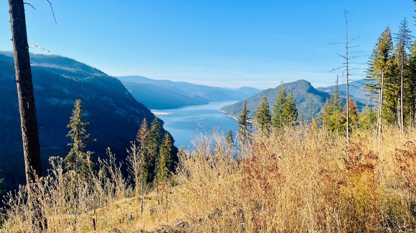photo of lower arrow lake from columbia western trail